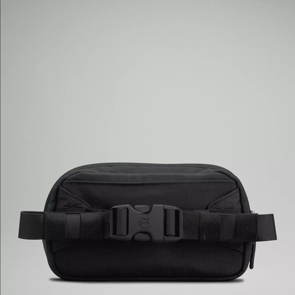 Lululemon Mini Belt Bag - Picture 6 of 7